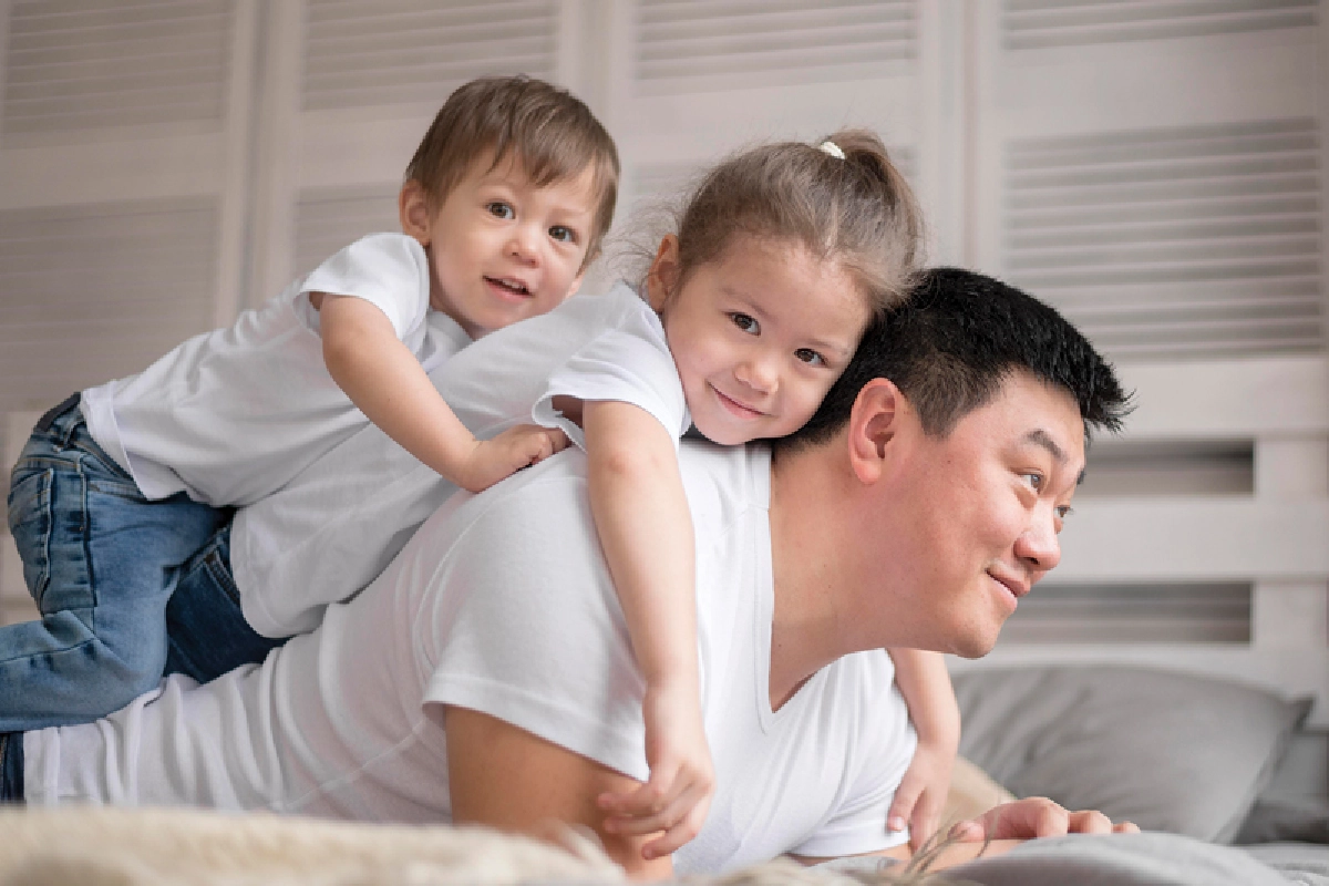 'พ่อบ้านฟูลไทม์' ผู้ชายอยู่บ้านเลี้ยงลูก เทรนด์ใหม่ในสิงคโปร์