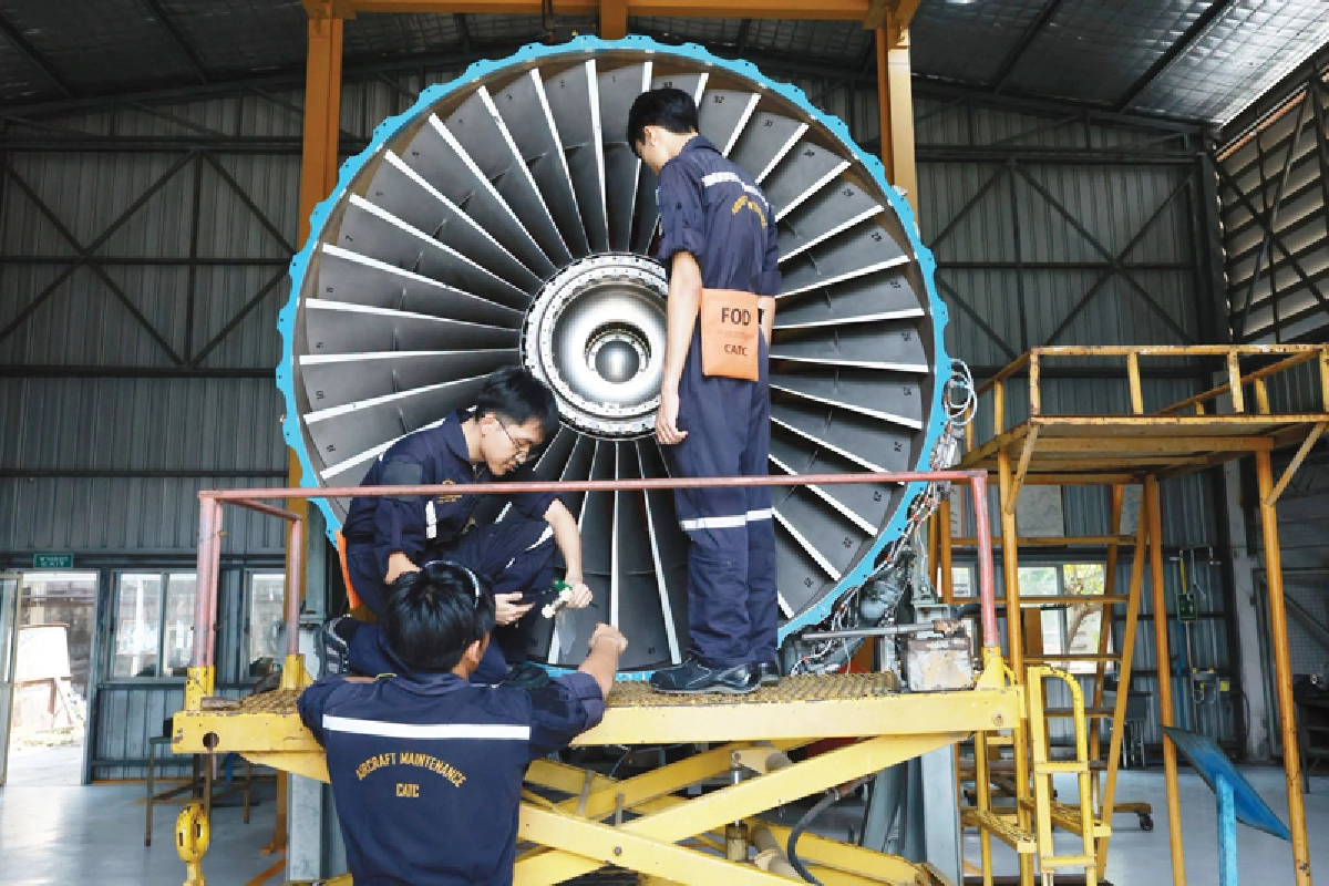 ศูนย์พัฒนาคนด้านการบิน  มุ่งสู่ World Class Aviation Hub