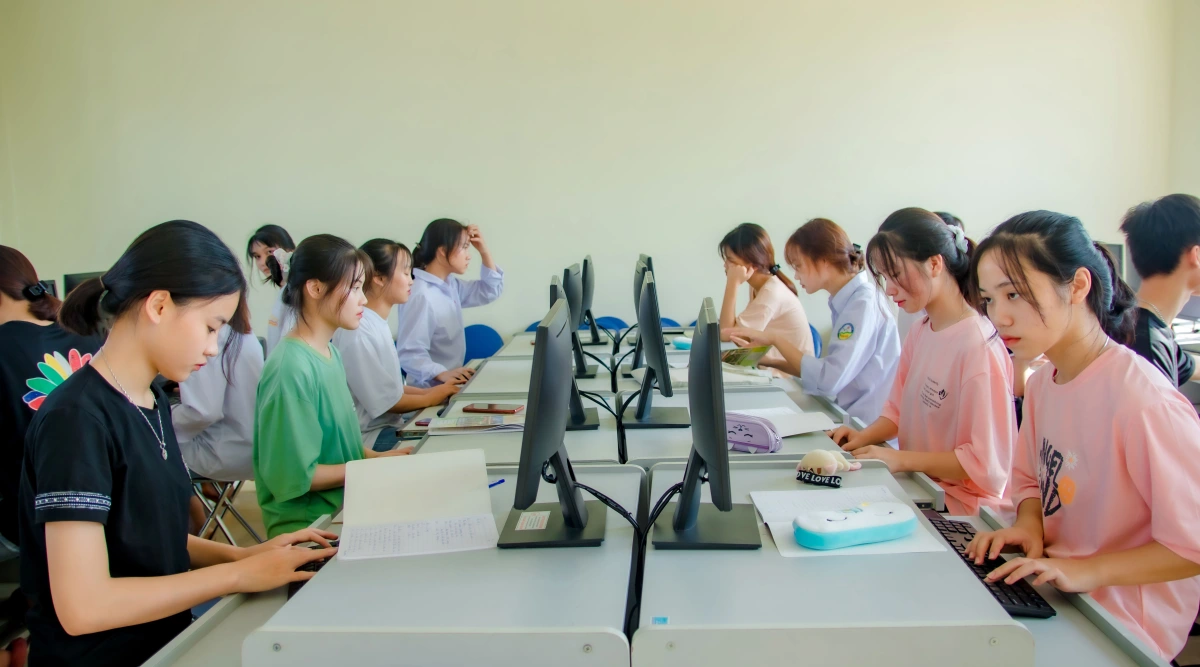 'เอเชีย'แข่งกันสร้าง 'คนเอไอ'  ตั้งแต่  'ห้องเรียน'  ถึง 'แรงงาน'  ทั้งประเทศ